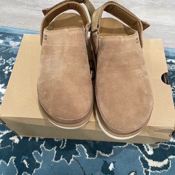 UGG Goldenstar Tan Clog - Picture 2 of 6